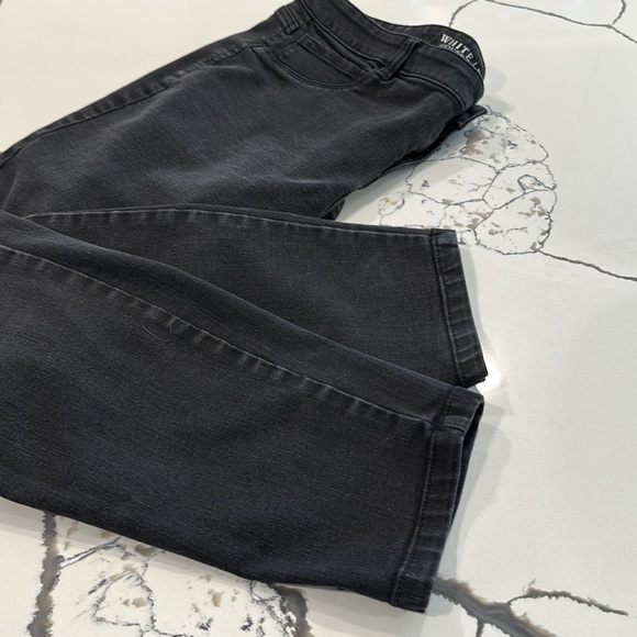 White House Black Market Mid-Rise Skinny Ankle Jean in Black. Size XL. - Picture 4 of 7